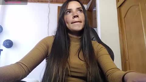 noreen_ online show from October 27, 5:46 pm