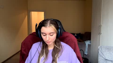 Elena online show from April 7, 1:02 pm