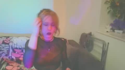 Lucy online show from March 6, 3:27 am