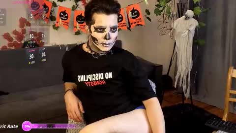 Snapshot of nudetension chatting on October 31, 9:53 am Maks online show from October 31, 9:53 am