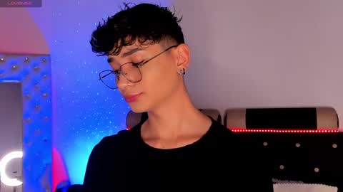   online show from November 9, 3:37 pm