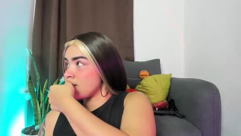 Nia online show from November 8, 12:02 am