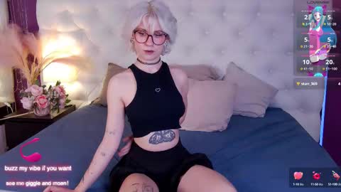 Snapshot of obedientt_ chatting on October 7, 7:10 pm Moonlight online show from October 7, 7:10 pm