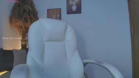 independent model online show from May 13, 4:27 pm