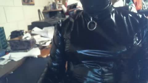 Snapshot of oddobsessions chatting on October 24, 2:01 am oddobsessions online show from October 24, 2:01 am