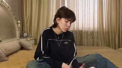 Polly online show from February 11, 4:11 am