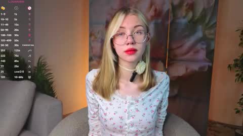 Lynna online show from February 11, 11:14 am