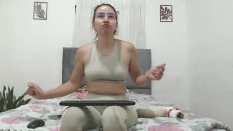 Snapshot of odette_brigh_ chatting on October 24, 9:59 pm Val online show from October 24, 9:59 pm