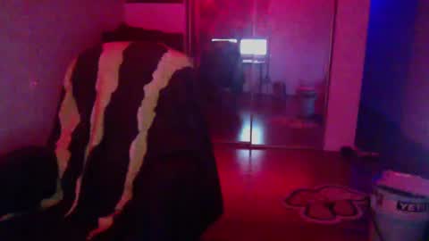 Snapshot of officialmoneyxxx chatting on December 17, 11:17 am Money online show from December 17, 11:17 am