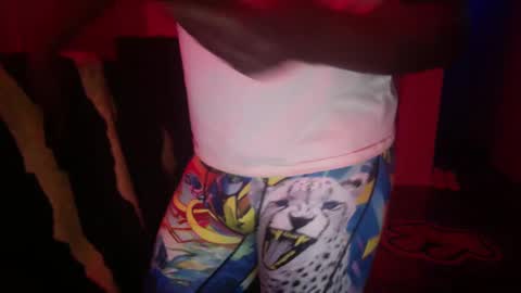 Snapshot of officialmoneyxxx chatting on January 16, 1:27 am Money online show from January 16, 1:27 am