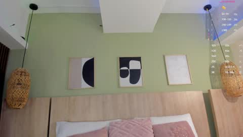 Holly online show from April 8, 11:24 am