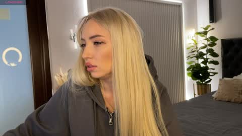 Emma online show from March 30, 1:06 am