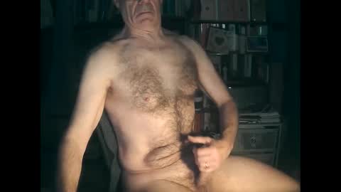 Snapshot of oldhairybastard chatting on December 23, 11:06 pm oldhairybastard online show from December 23, 11:06 pm