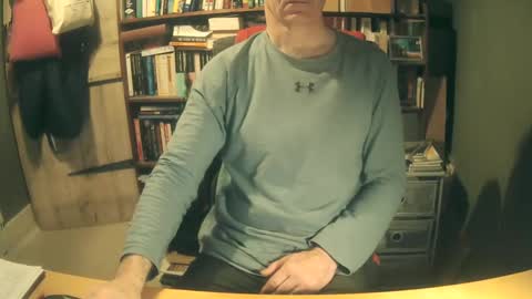 Snapshot of oldhairybastard chatting on January 1, 8:13 am oldhairybastard online show from January 1, 8:13 am