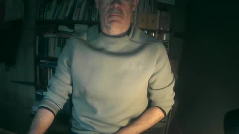 Snapshot of oldhairybastard chatting on December 8, 9:57 am oldhairybastard online show from December 8, 9:57 am