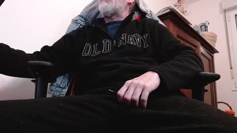 oldwolfman online show from February 5, 8:32 am