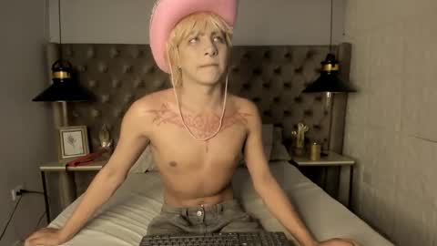 oliiverr22 online show from November 5, 8:22 pm