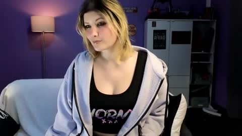 OliSunny Olivia online show from March 29, 8:10 pm