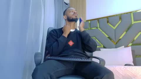 Oliver online show from April 19, 6:21 pm