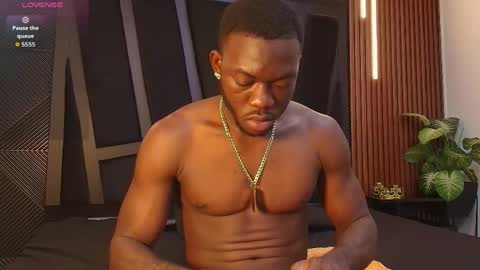 OLIVER LAURENT online show from April 18, 11:27 pm