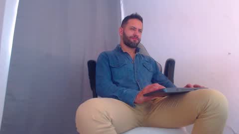 oliver online show from January 3, 7:29 pm