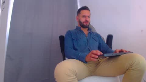 oliver online show from January 5, 6:35 pm