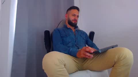 oliver online show from February 16, 9:05 pm