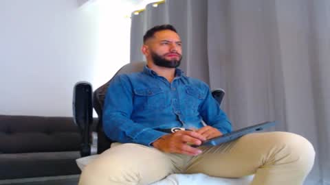 oliver online show from December 1, 1:53 pm