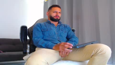 oliver online show from November 10, 2:20 pm