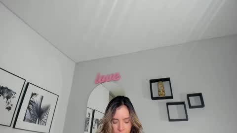 Olivia Collins online show from October 16, 1:22 pm