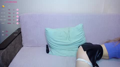 Snapshot of olivia_graceee chatting on December 9, 9:28 am olivia_graceee online show from December 9, 9:28 am