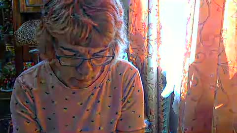 Olivia Mia online show from April 19, 12:28 pm