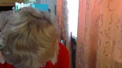 Olivia Mia online show from April 10, 9:14 am