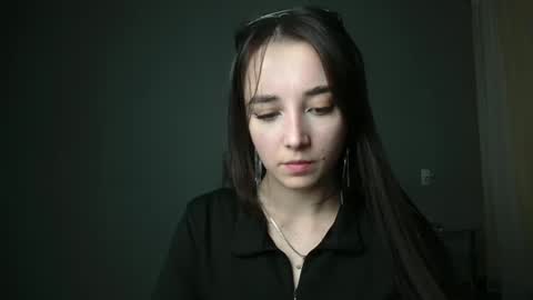 Snapshot of olivia_oliv chatting on March 6, 9:42 pm Olivia online show from March 6, 9:42 pm