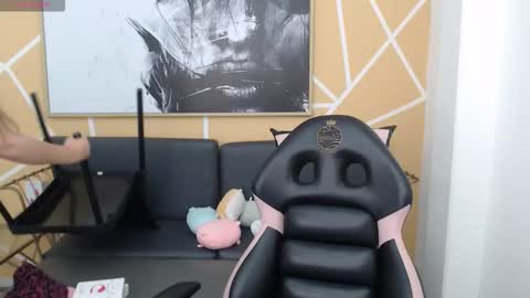 Olivia online show from March 15, 1:36 pm
