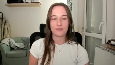 Oliwiaa2004 online show from December 15, 9:55 pm