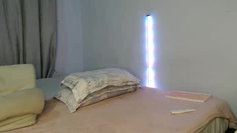 oliviajohnson20 online show from April 7, 3:19 am