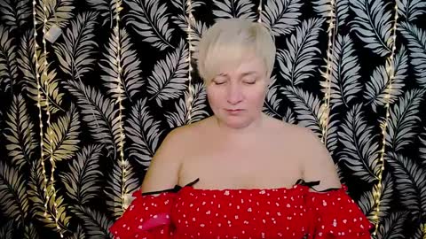 Snapshot of oliviaoskar_ chatting on February 2, 12:24 pm Kelly online show from February 2, 12:24 pm