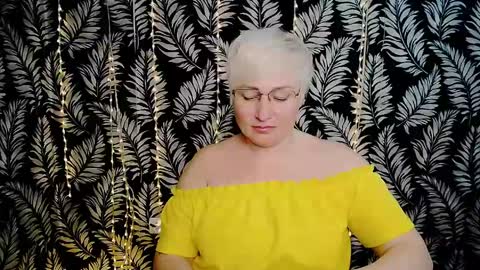 Kelly online show from April 25, 10:28 am