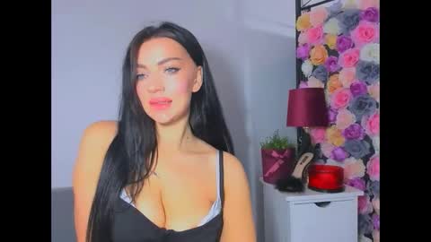 OliviaWomen online show from November 4, 8:04 am