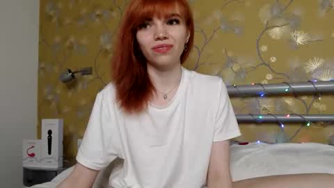 Snapshot of olivka_flower chatting on October 4, 7:33 pm Angelina Lina online show from October 4, 7:33 pm