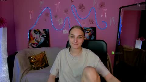 Ollivia online show from May 6, 6:08 am