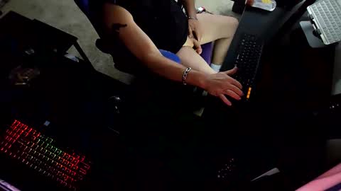 Snapshot of onelargecock0615 chatting on October 8, 11:05 am Unpredictable online show from October 8, 11:05 am