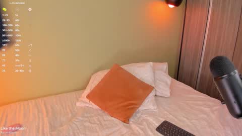 Claire online show from November 8, 9:29 pm