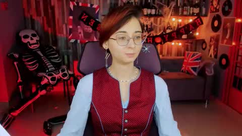 Orianna -  Hi Im into geek culture cosplay crafting LARP games. Shall we play DnD online show from October 19, 9:25 am