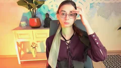 Orianna -  Hi Im into geek culture cosplay crafting LARP games. Shall we play DnD online show from October 17, 9:13 am