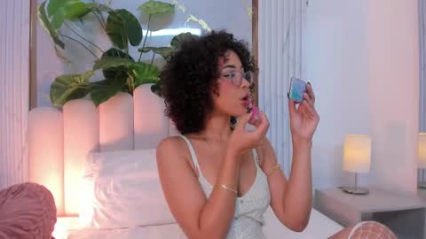Snapshot of oshun_25 chatting on March 12, 11:53 am Oshun online show from March 12, 11:53 am