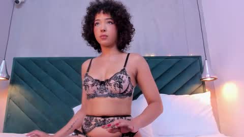 Snapshot of oshun_25 chatting on February 12, 12:33 pm Oshun online show from February 12, 12:33 pm