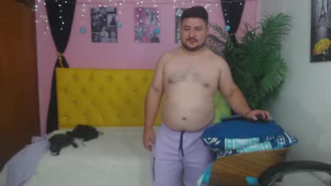 Snapshot of oso_gael chatting on February 26, 6:04 pm Bear Gael online show from February 26, 6:04 pm