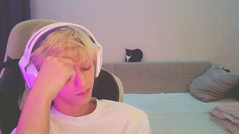 Snapshot of ostin_meoww chatting on December 26, 3:20 pm Ostin online show from December 26, 3:20 pm